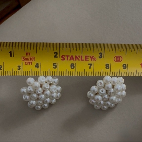 ⚪ Pearl Cluster Earrings - Picture 3 of 7